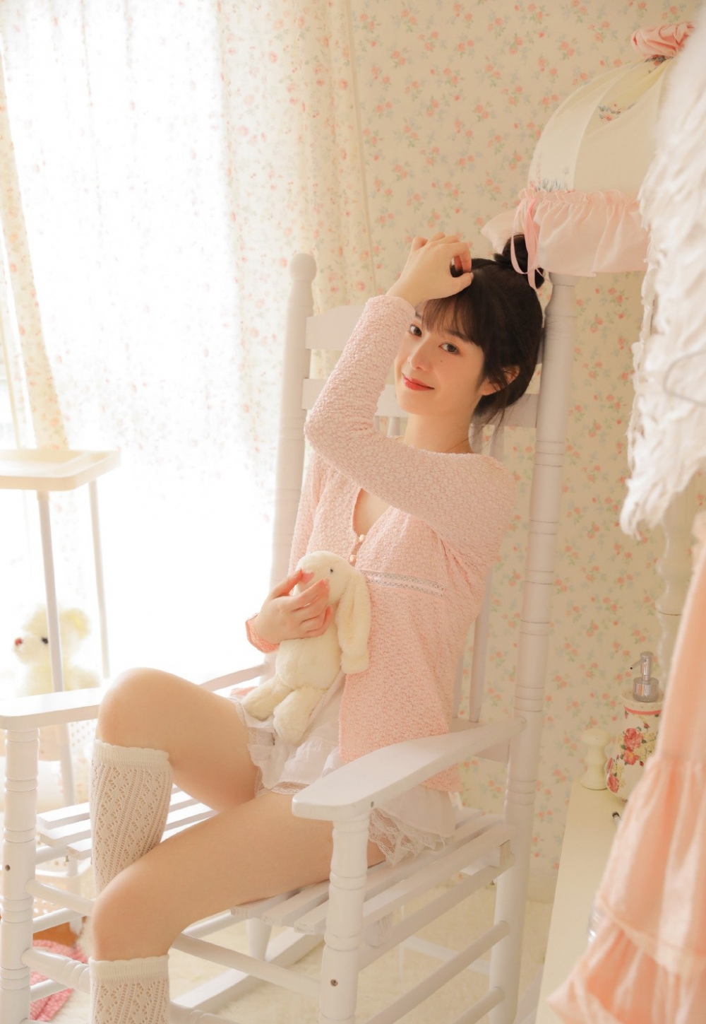 粉粉嫩嫩小女孩白丝长腿诱人写真