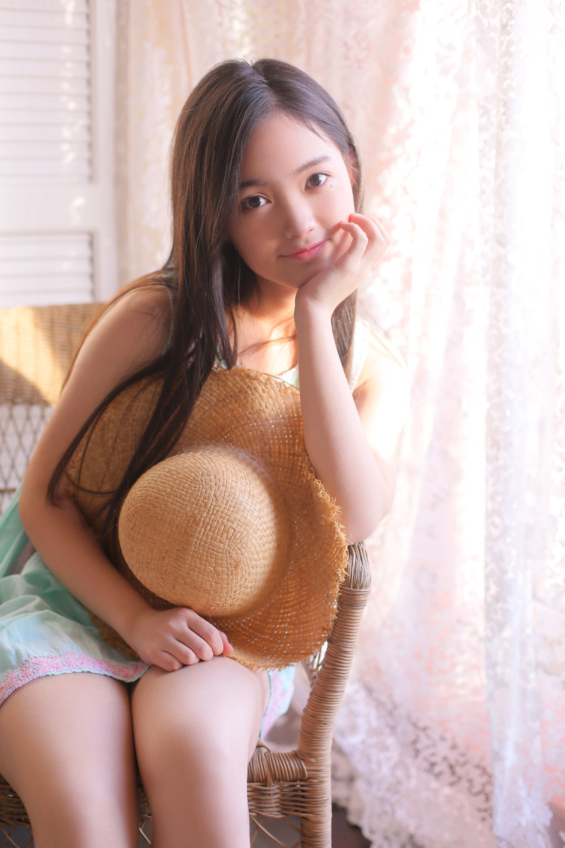 波霸美人魔鬼身材波涛汹涌的曲线令人欲罢不能的美女私房照