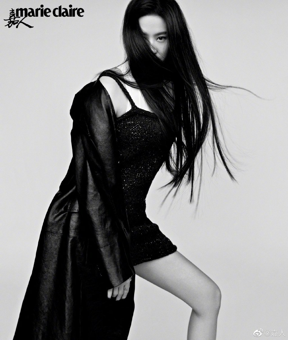 刘亦菲黑长直发尽显酷飒利落写真