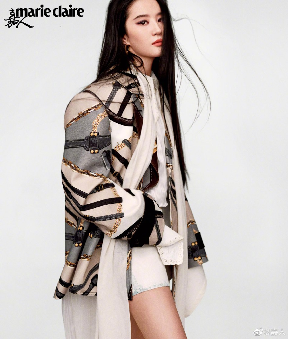 刘亦菲黑长直发尽显酷飒利落写真