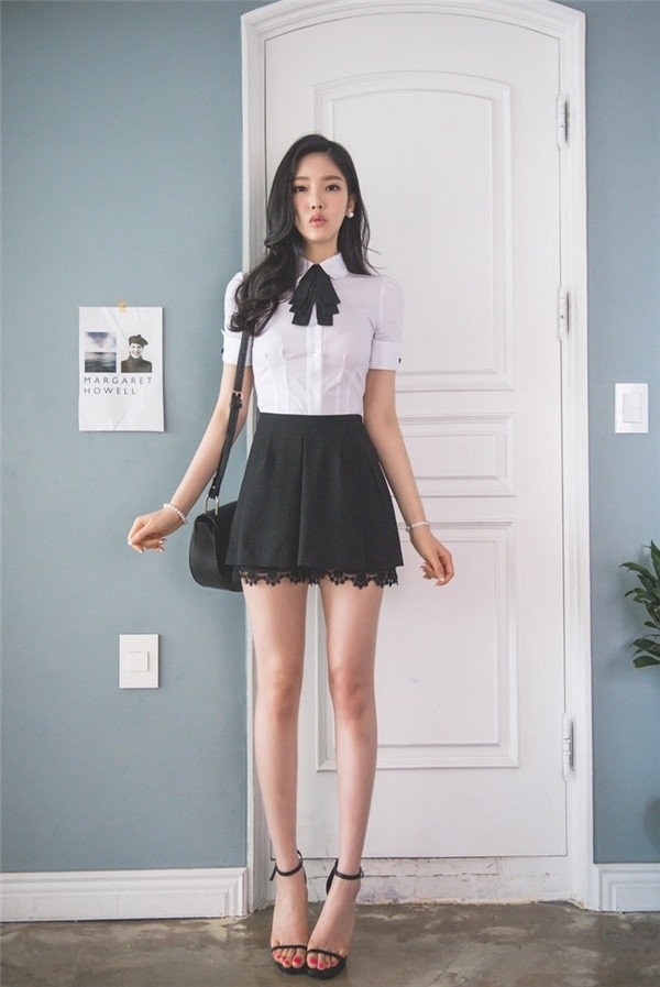 风情熟女丝袜肥臀惹火性感人体艺术写真