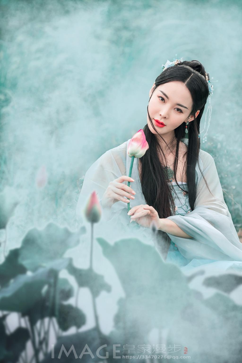 风情熟女丝袜肥臀惹火性感人体艺术写真