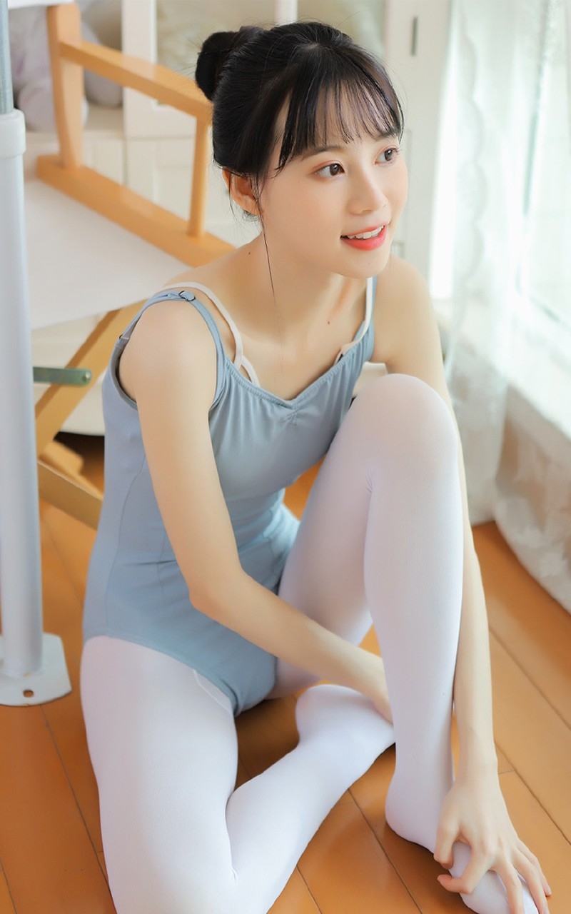 紧身白丝青春舞蹈少女娇憨魅惑勾人女生照片