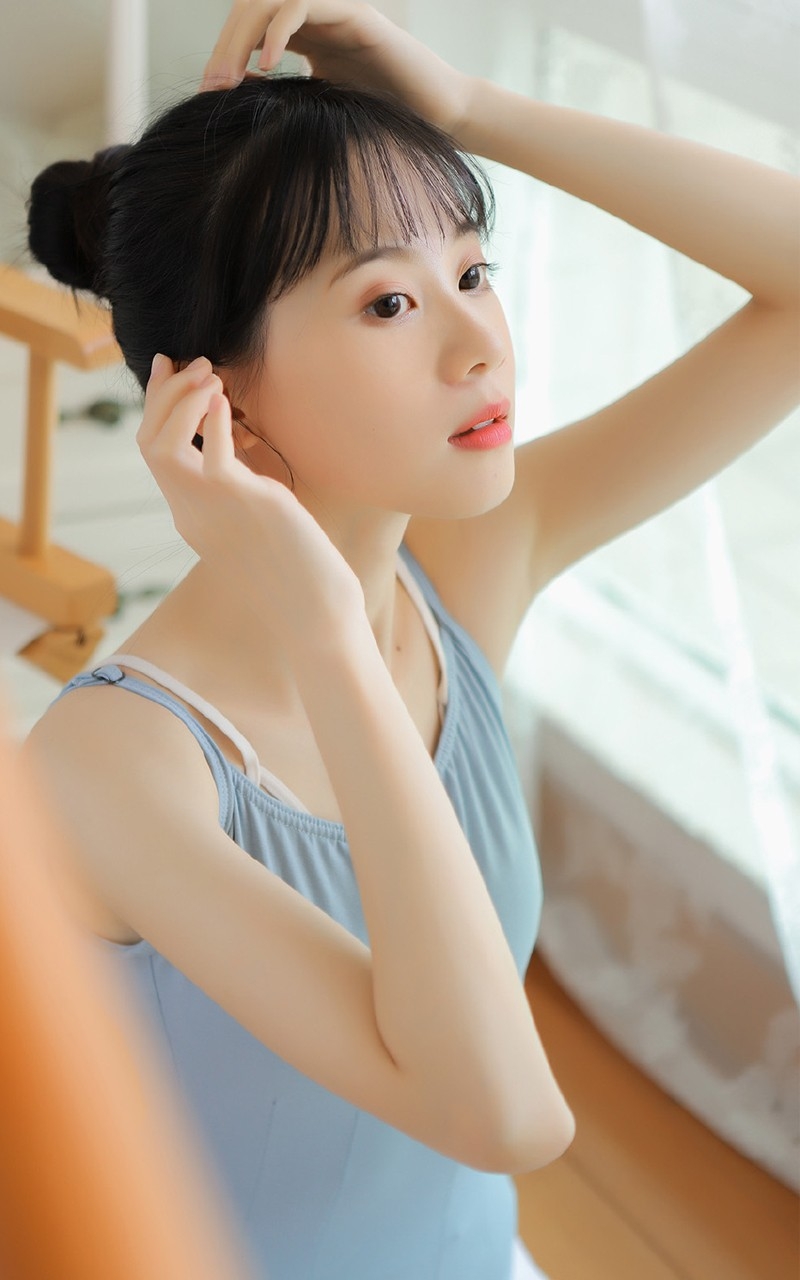 紧身白丝青春舞蹈少女娇憨魅惑勾人女生照片