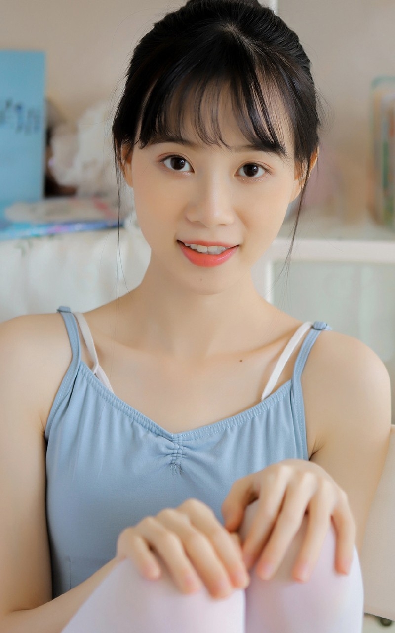 紧身白丝青春舞蹈少女娇憨魅惑勾人女生照片