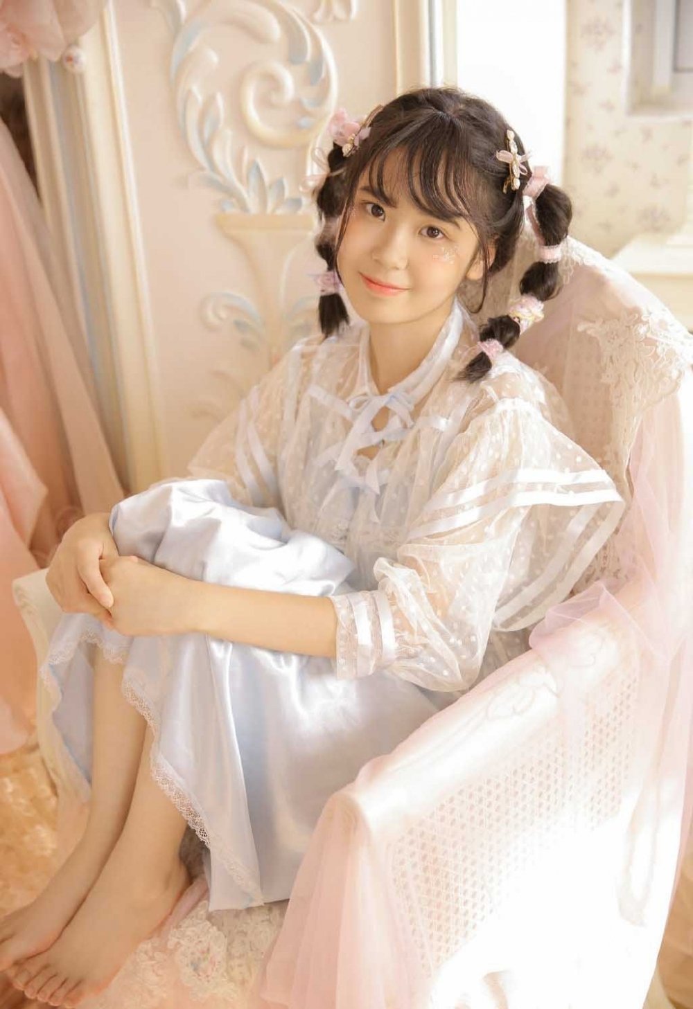 极品尤物化身迷人小萝莉乖巧迷人艺术摄影