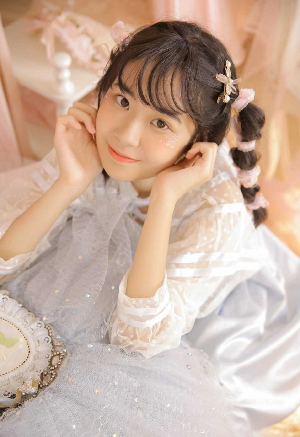 极品尤物化身迷人小萝莉乖巧迷人艺术摄影