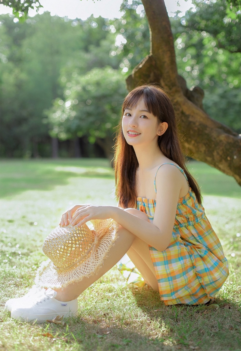 日系小清新美女吊带连衣裙写真