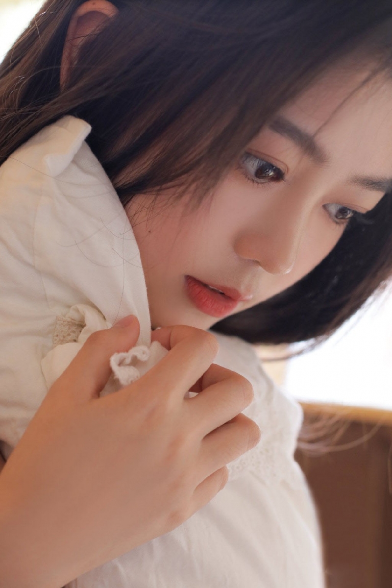 居家美女背心短裤纤细苗条图片