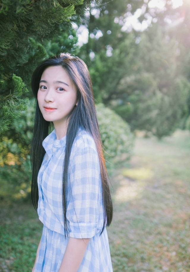 森系美女黑长直发清纯动人写真