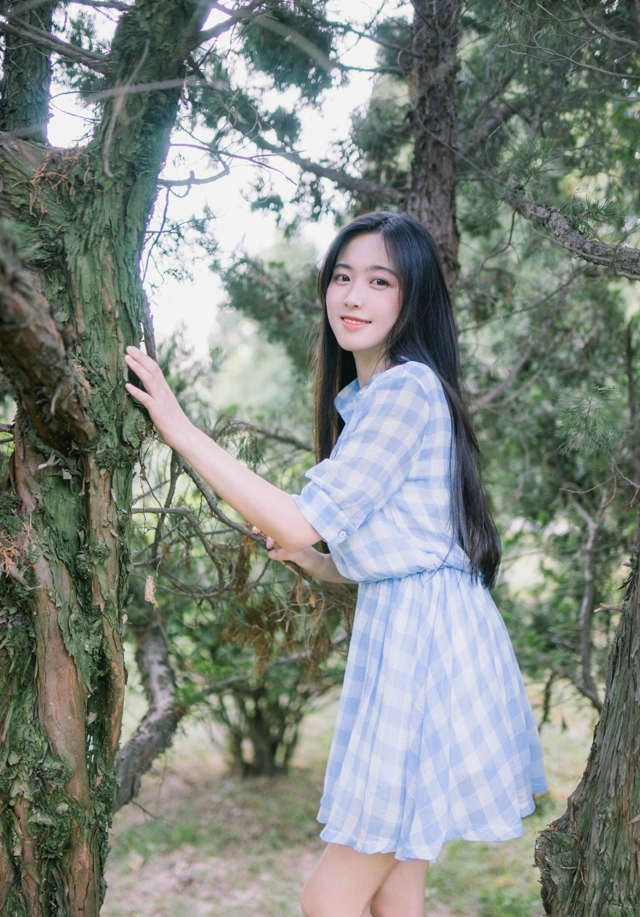 森系美女黑长直发清纯动人写真