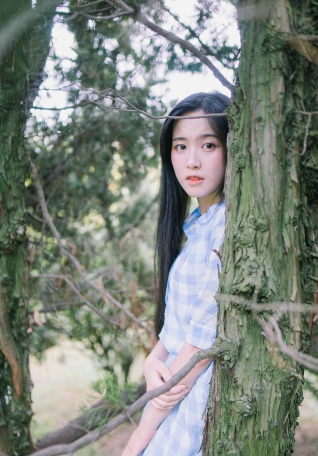 森系美女黑长直发清纯动人写真