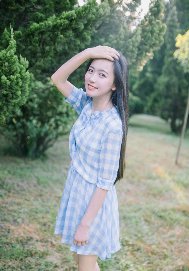 森系美女黑长直发清纯动人写真