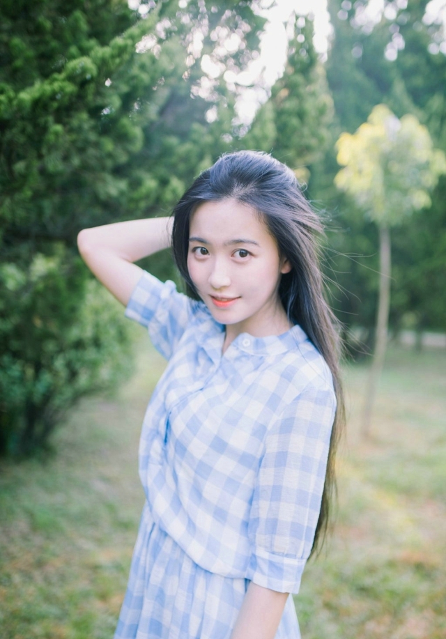 森系美女黑长直发清纯动人写真