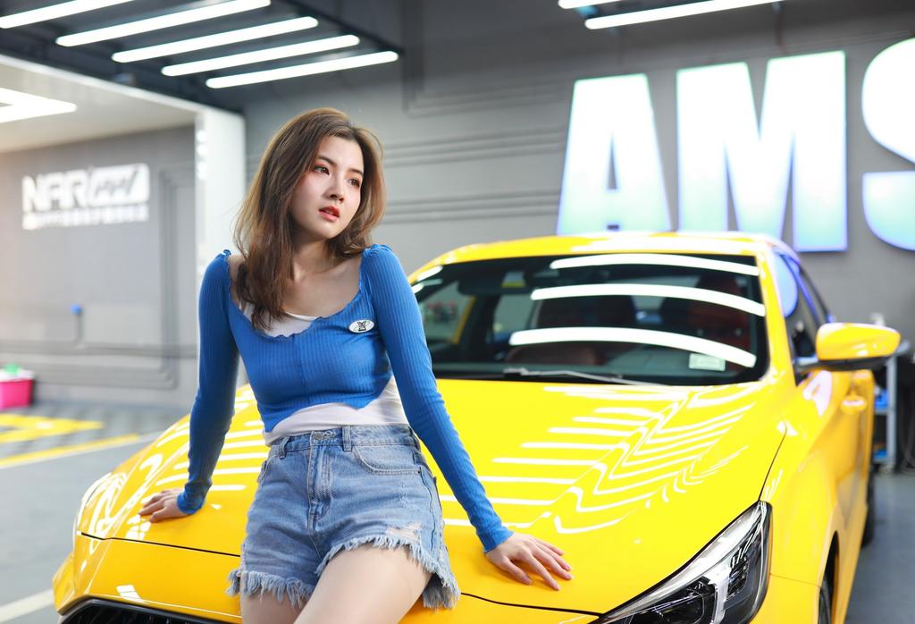 美女车模牛仔热裤美腿诱惑写真