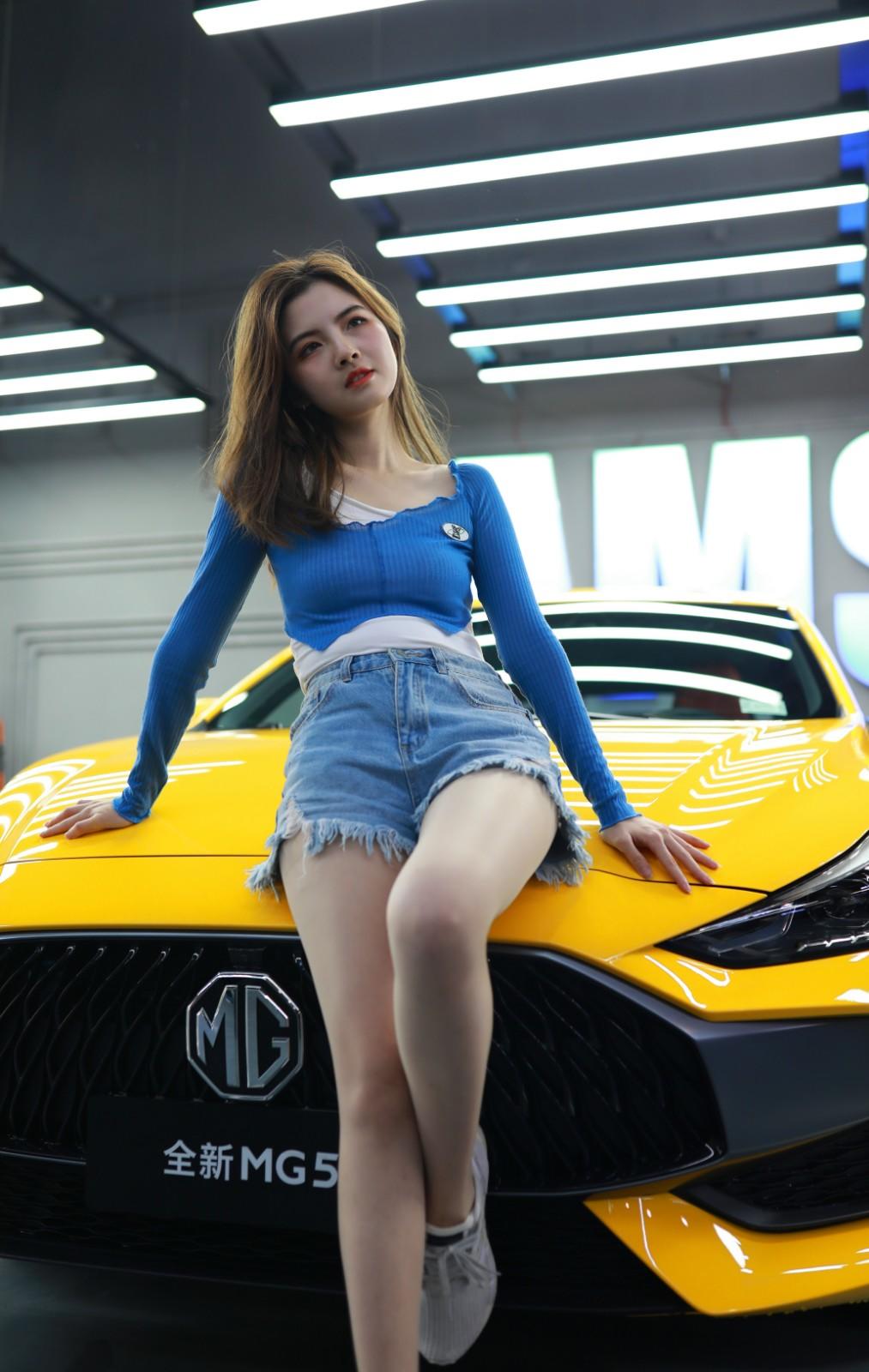 美女车模牛仔热裤美腿诱惑写真