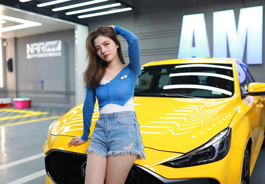 美女车模牛仔热裤美腿诱惑写真