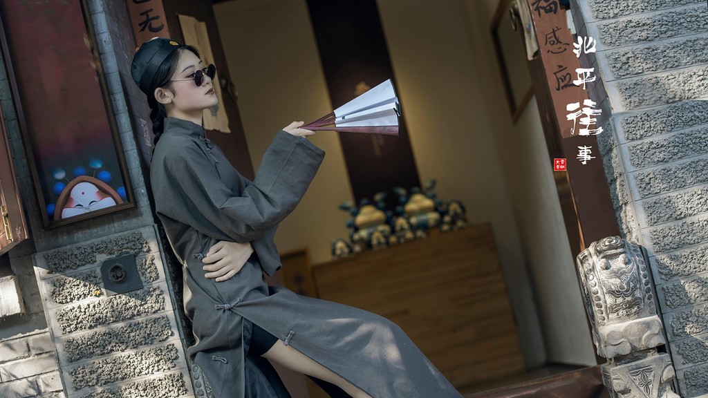 冷艳美女Cosplay民国浪荡公子古风摄影图片