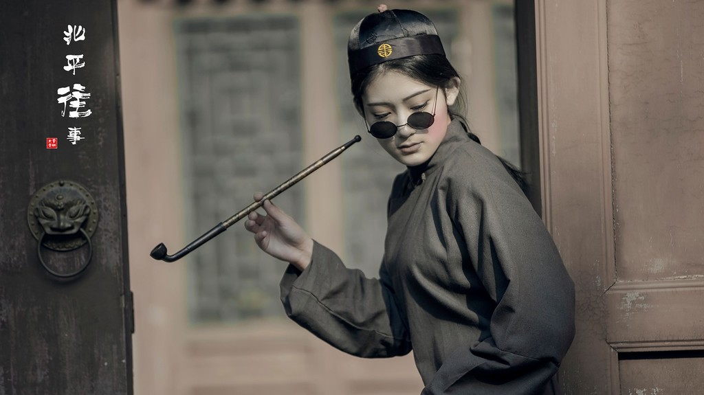 冷艳美女Cosplay民国浪荡公子古风摄影图片