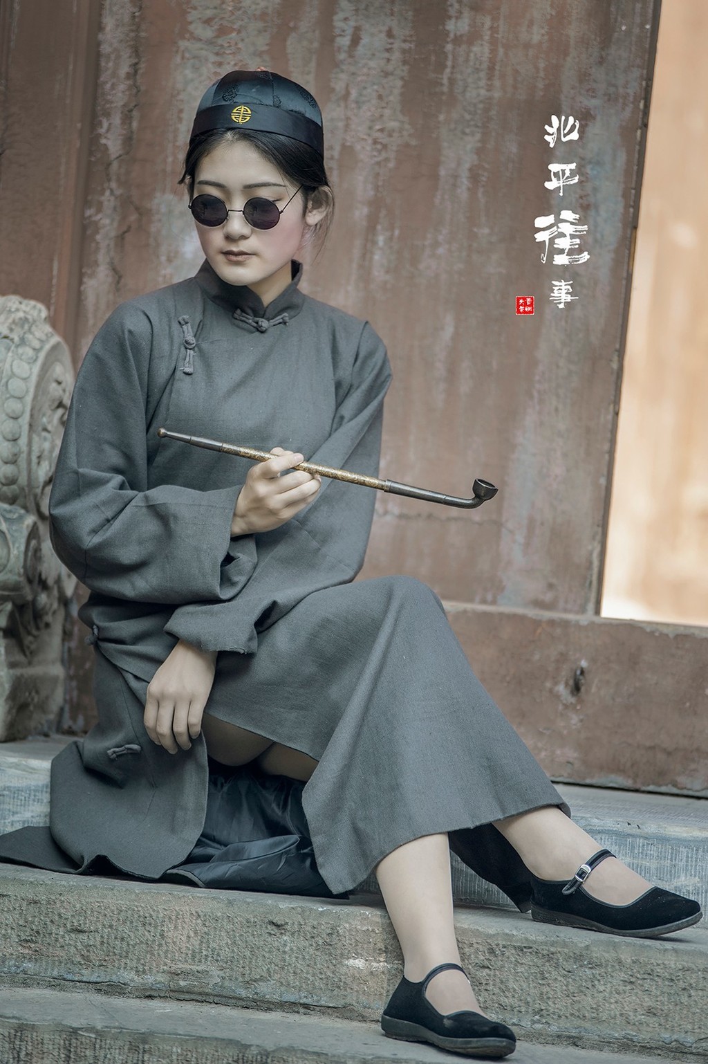 冷艳美女Cosplay民国浪荡公子古风摄影图片