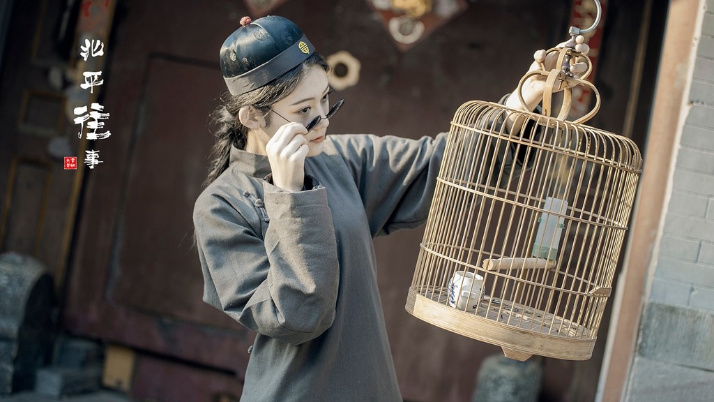 冷艳美女Cosplay民国浪荡公子古风摄影图片