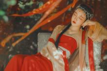 古风汉服美女阳光下养眼唯美侧颜杀时尚写真集