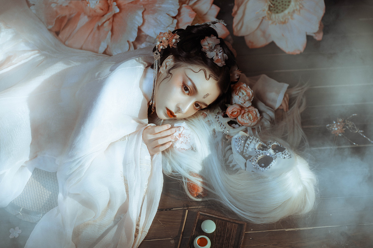 唐朝豪放女妆容精致粉面桃腮妩媚娇羞汉服美女写真