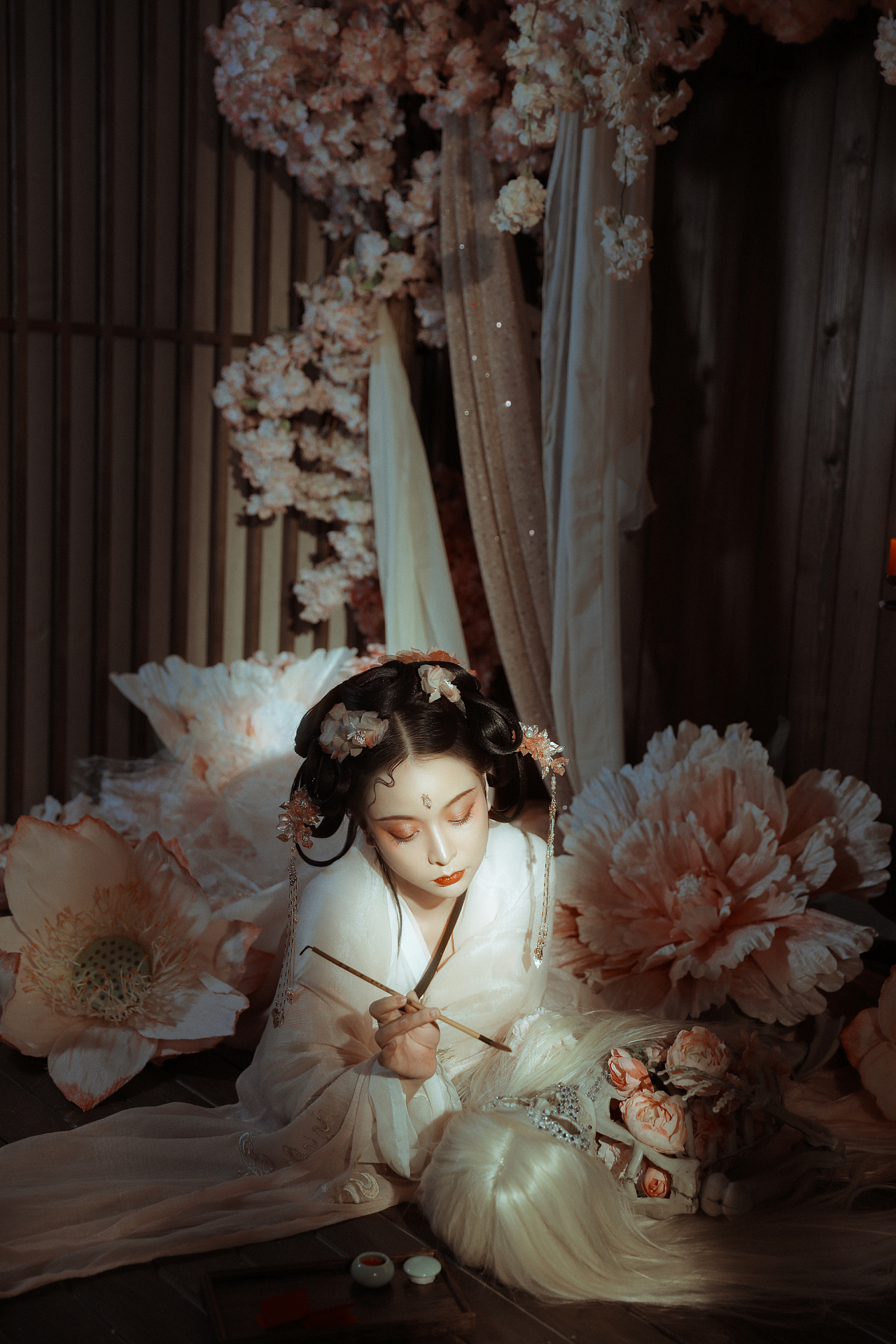 唐朝豪放女妆容精致粉面桃腮妩媚娇羞汉服美女写真