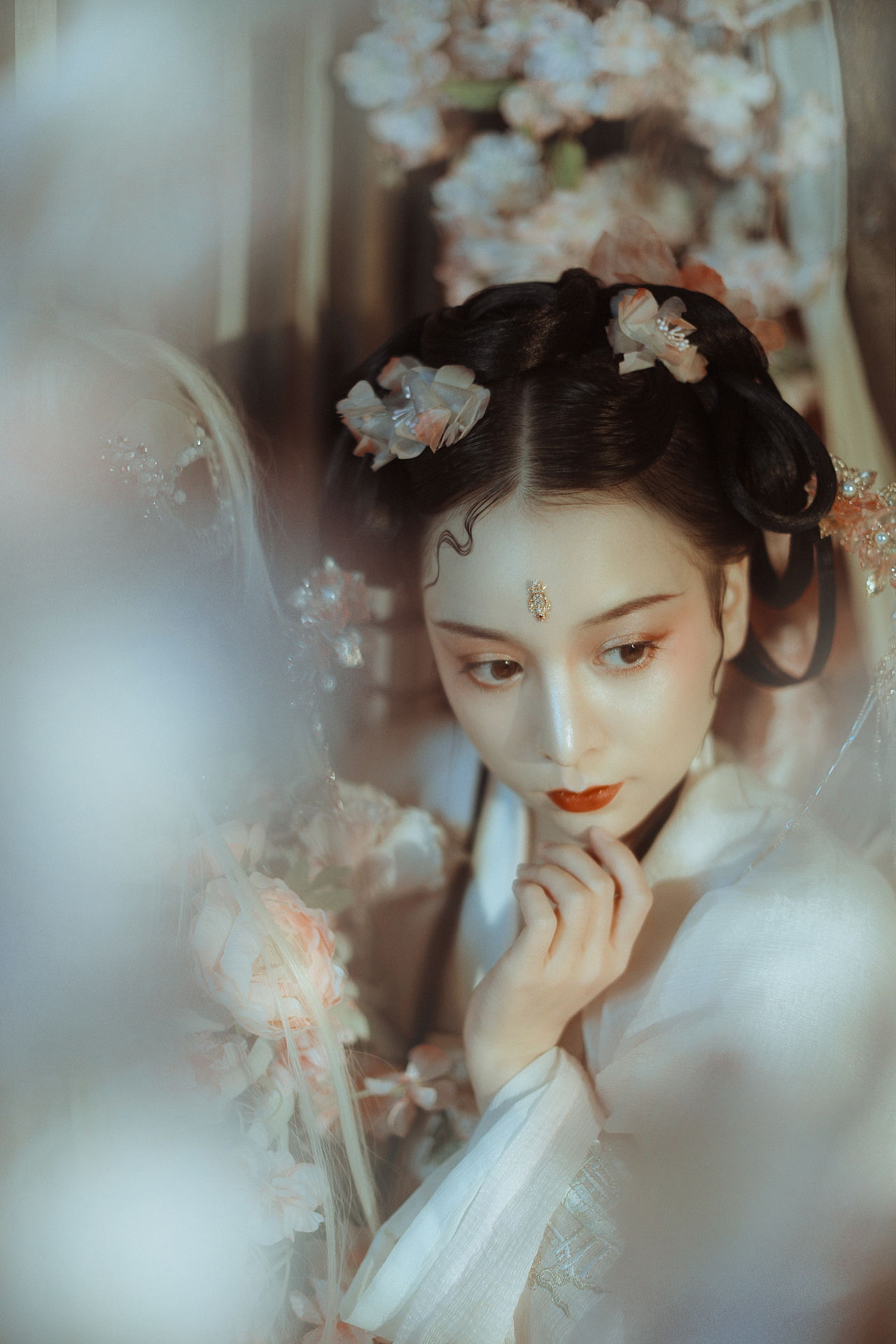 唐朝豪放女妆容精致粉面桃腮妩媚娇羞汉服美女写真