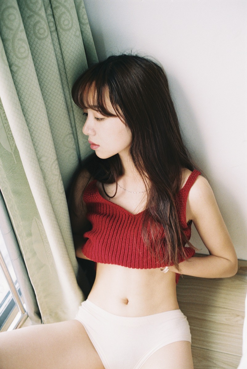 刘海美女玩性感私房照