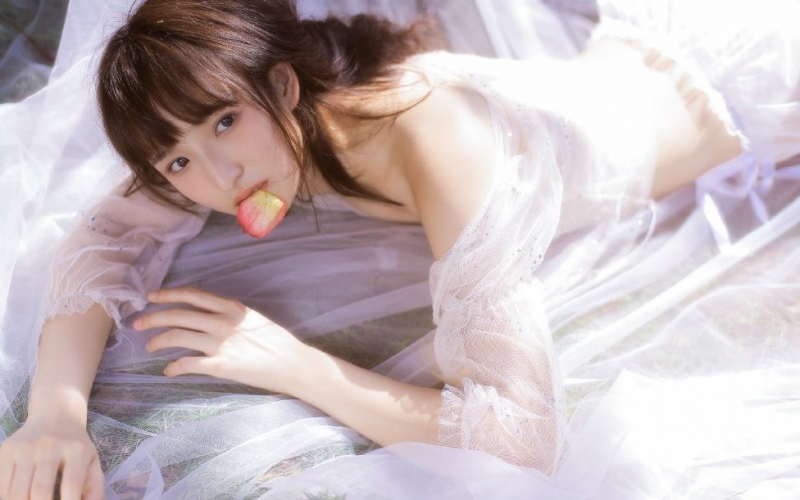 细腰美人身材纤细窈窕女生照片