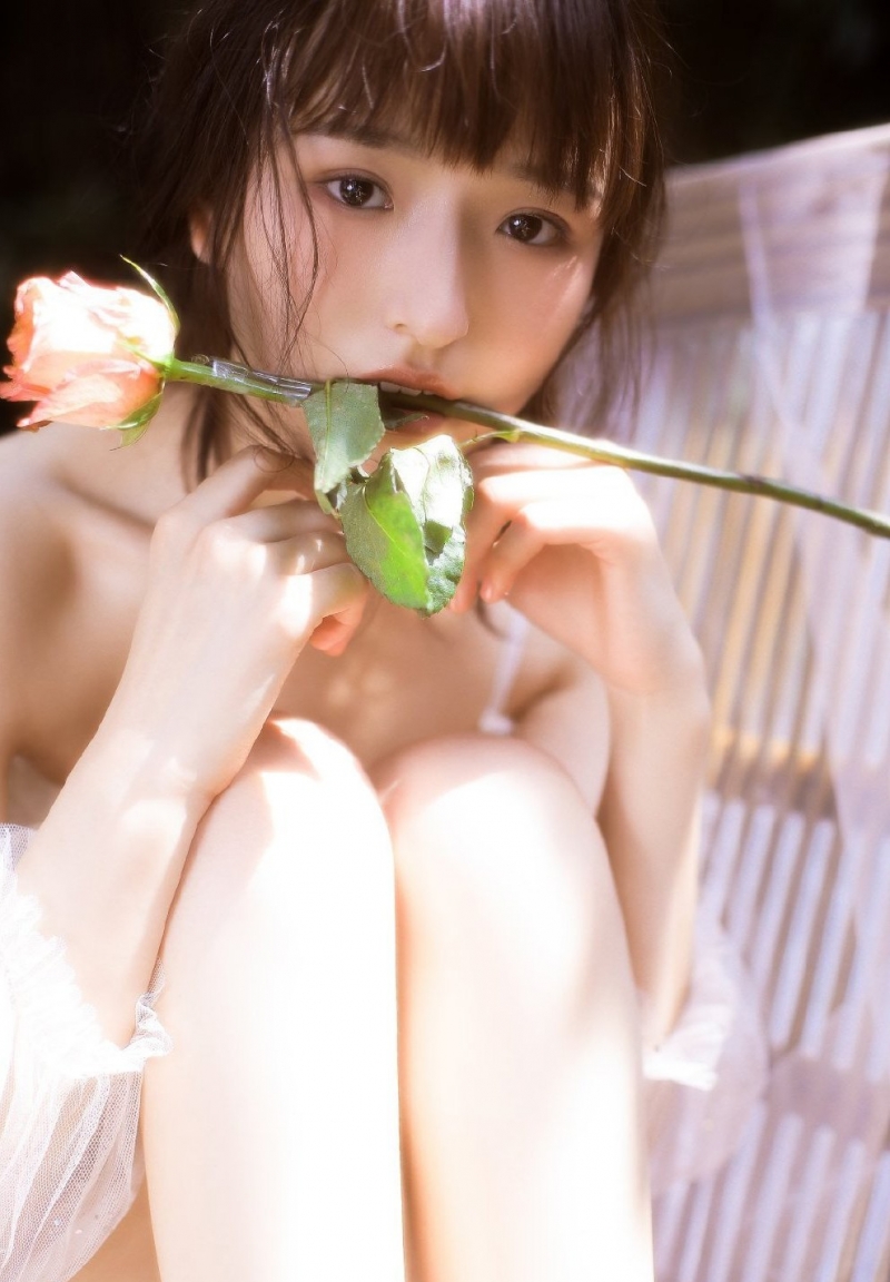 细腰美人身材纤细窈窕女生照片