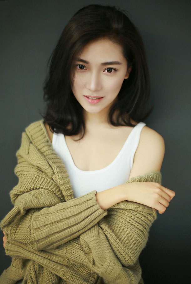 气质性感美女香肩诱惑写真