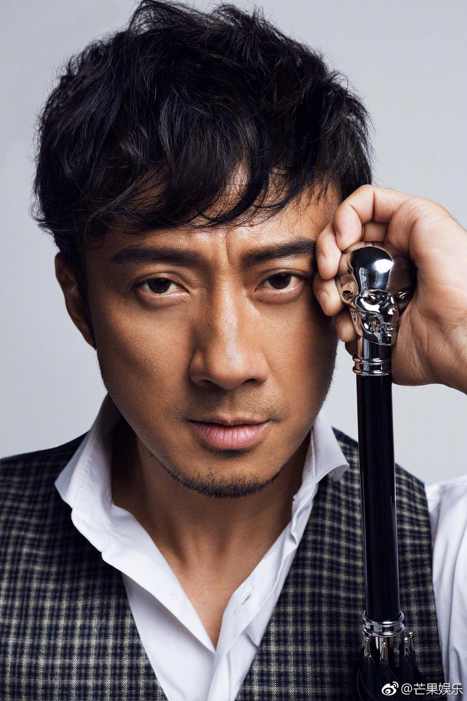 赵立新经典“三件套”穿搭 尽显精致魅力