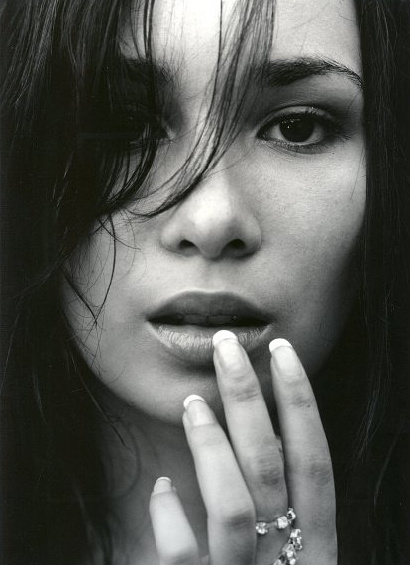 卢靖姗尽显女人味的妩媚图片