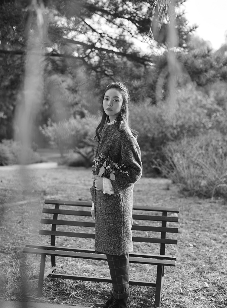 文艺自然美女尤靖茹唯美阳光秋季杂志明星写真图片