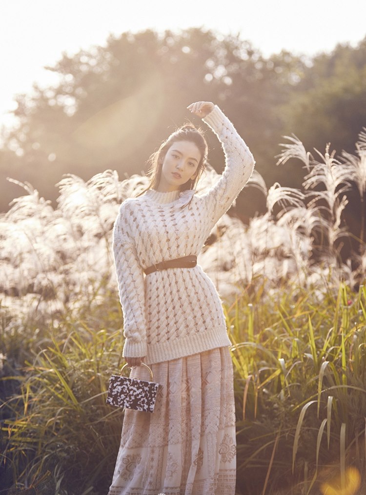 文艺自然美女尤靖茹唯美阳光秋季杂志明星写真图片