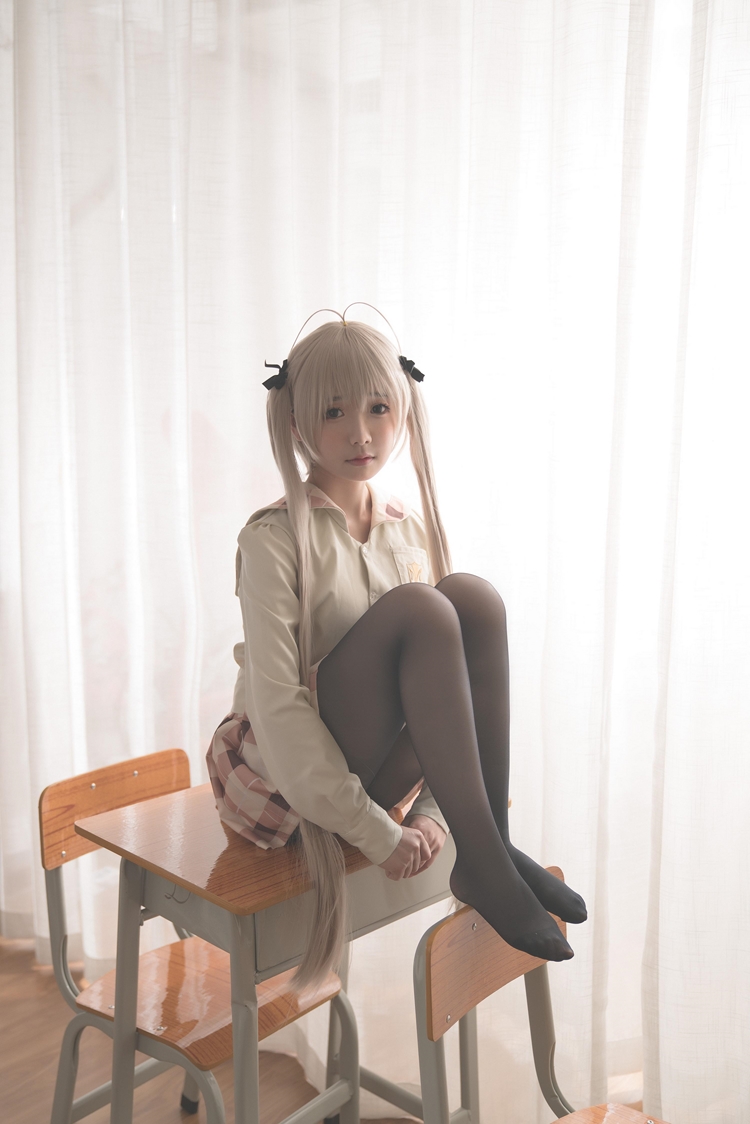 白发双马尾美女黑丝美腿性感COS写真图集