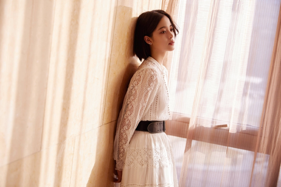 欧阳娜娜蕾丝长裙清纯动人写真