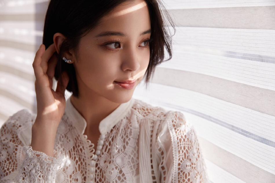 欧阳娜娜蕾丝长裙清纯动人写真