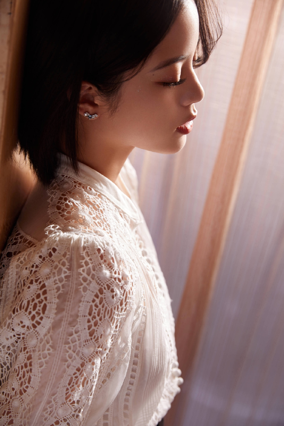 欧阳娜娜蕾丝长裙清纯动人写真