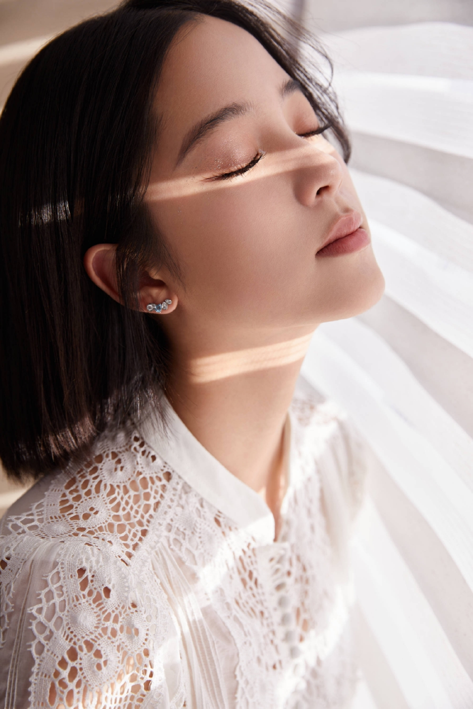 欧阳娜娜蕾丝长裙清纯动人写真