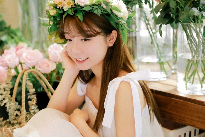 白富美阿朱拍照姿势惹火撩人勾魂摄魄的美女激情图片