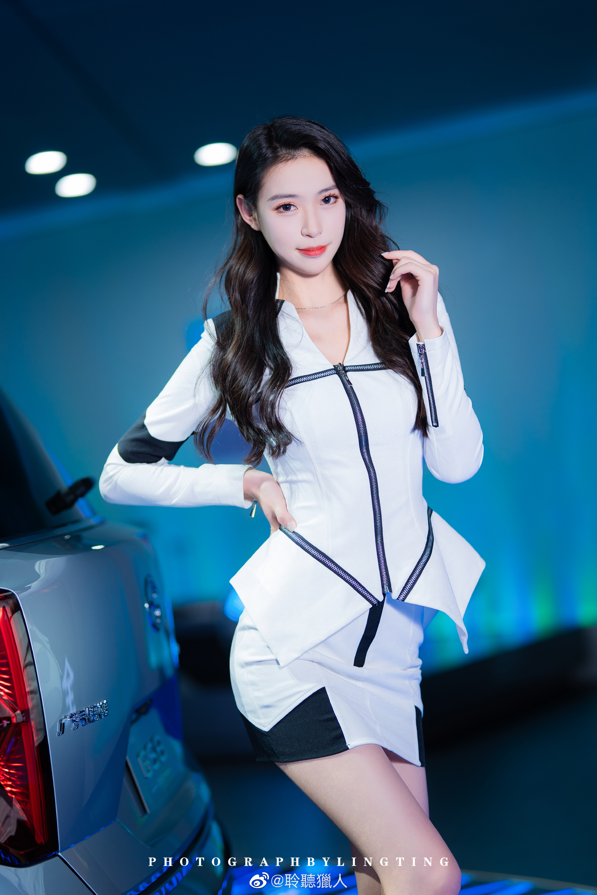 美腿美女车模超短裙高跟鞋套图