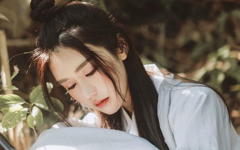 武侠美女白衣飘飘英姿飒爽写真