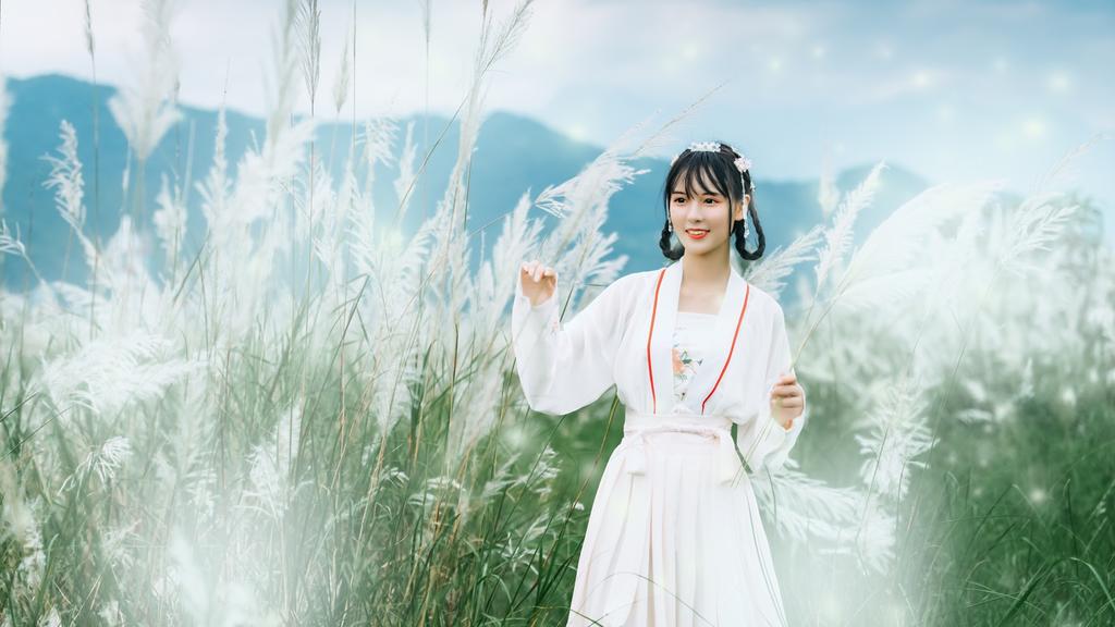 白衣古装美女芦苇荡小清新写真