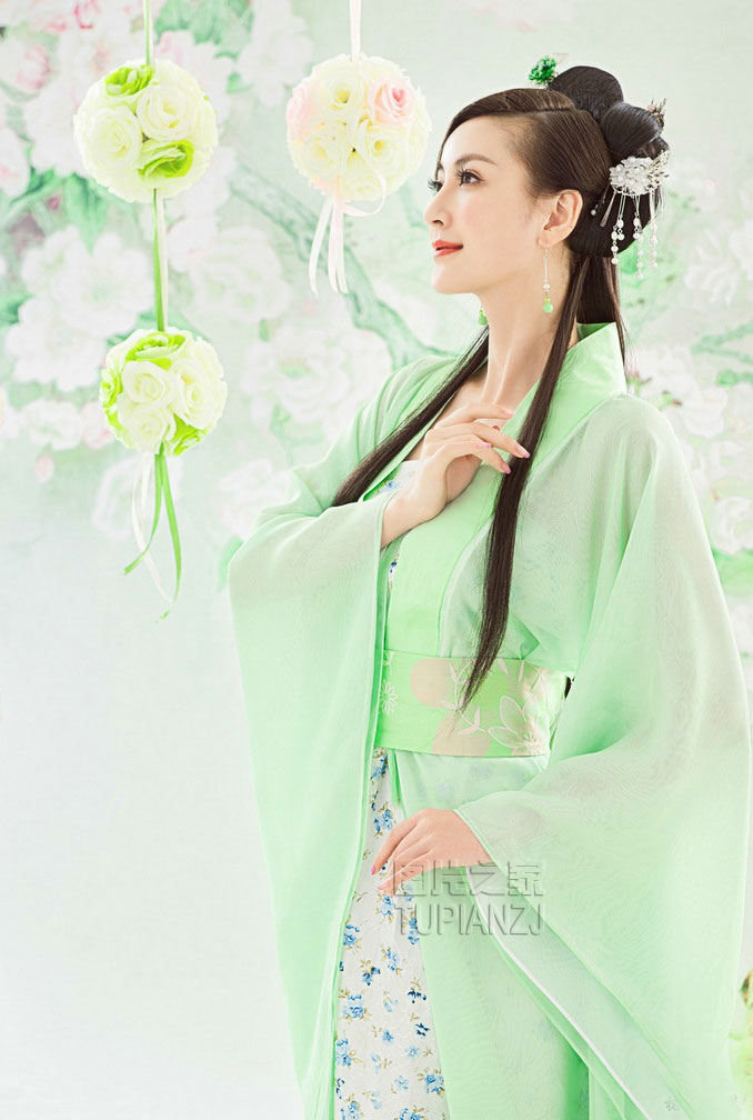 古典美女纤肢若婉 洗练丝眉撼众生