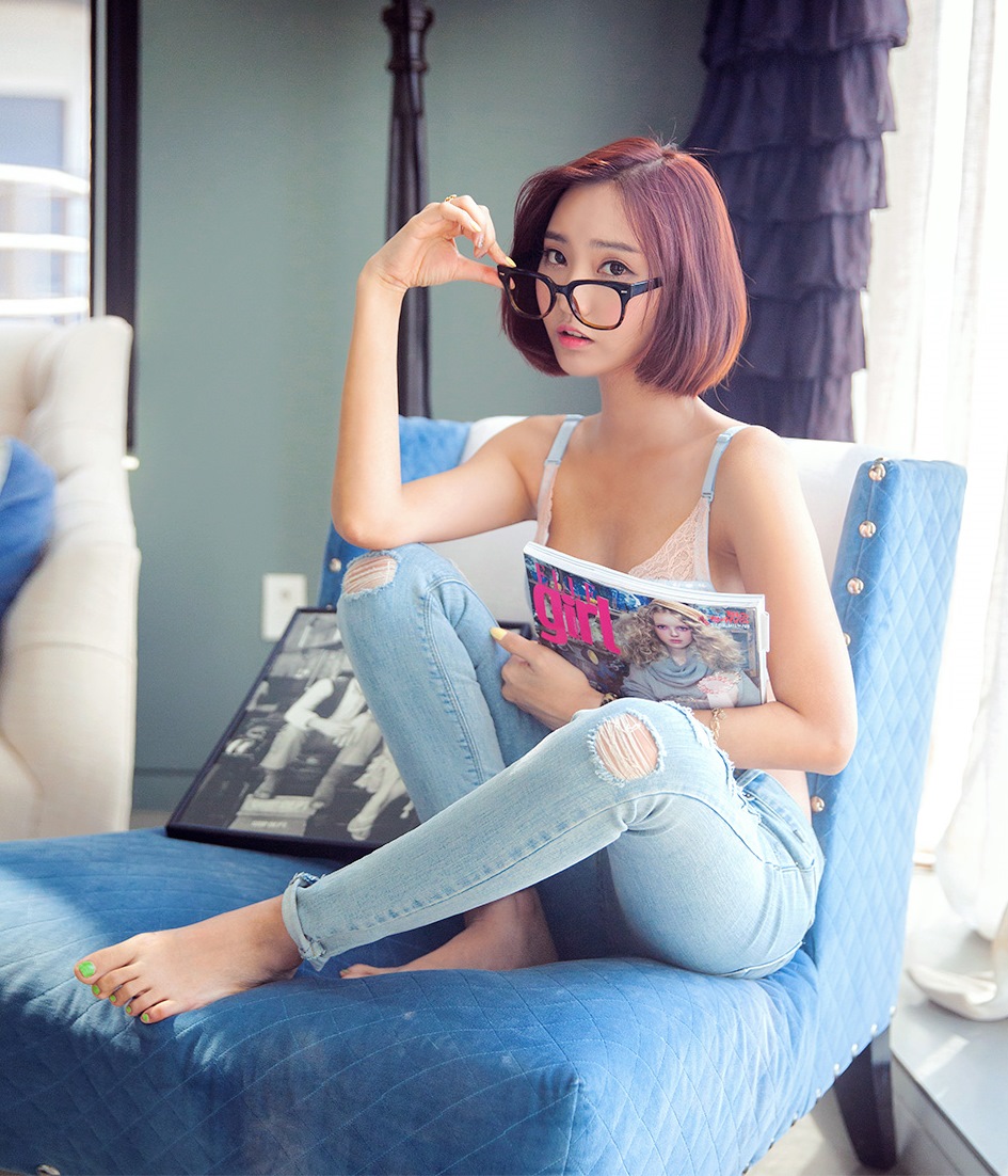 胸小的短发美女写真