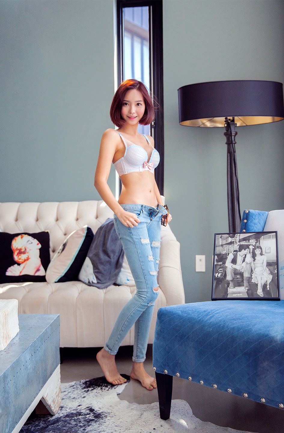 胸小的短发美女写真