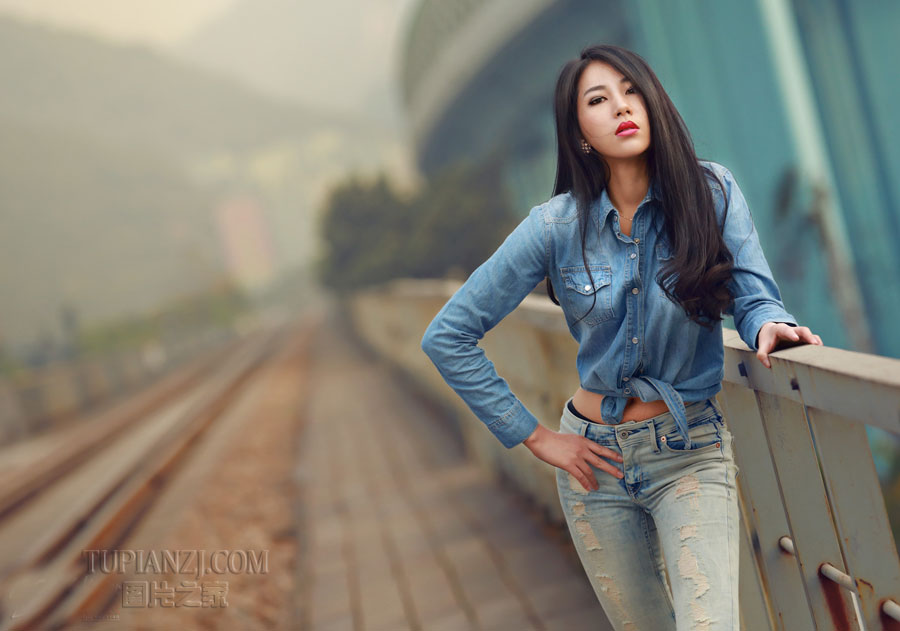 狂野性感美女照片 铁路诱人写真